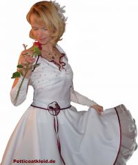 Noble two-in-one dress for wedding with r�schen