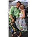 Romantisches Kleid zum Petticoat weiß mit reizvollen bunten Schmetterlingen